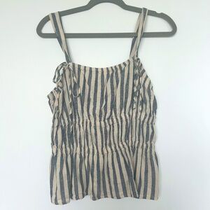 NWOT**Universal Thread Smocked detail Top